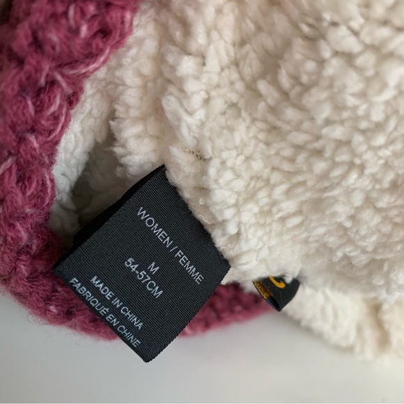 Jack Wolfskin Women’s Highloft Knit‎ Cap ,raspberry, fluffy Pom on top. One size - Picture 5 of 9